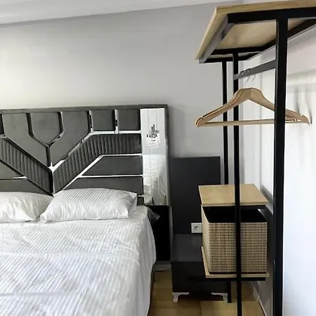 Luxurious And Comfortable Flat 7