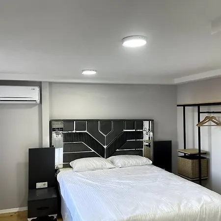 Apartment Luxurious And Comfortable Flat 7